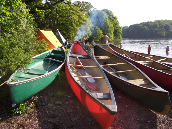  Canoes & kayaks representative image