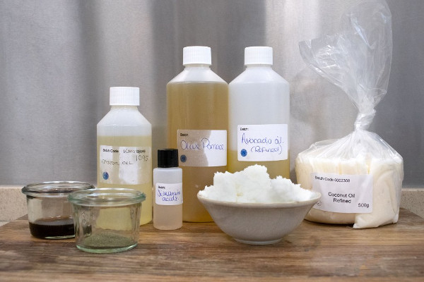 Ingredients to make your own shampoo bar