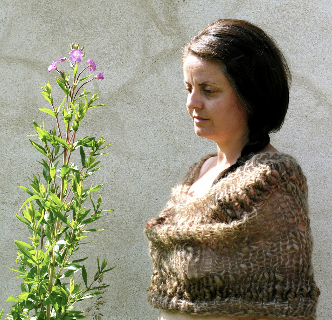 A knitted cowl using handspun yarn