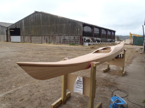 Building your own sea kayak: please do not touch!