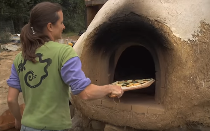 How to build a cob oven in your garden with Sigi Koko – Part 1
