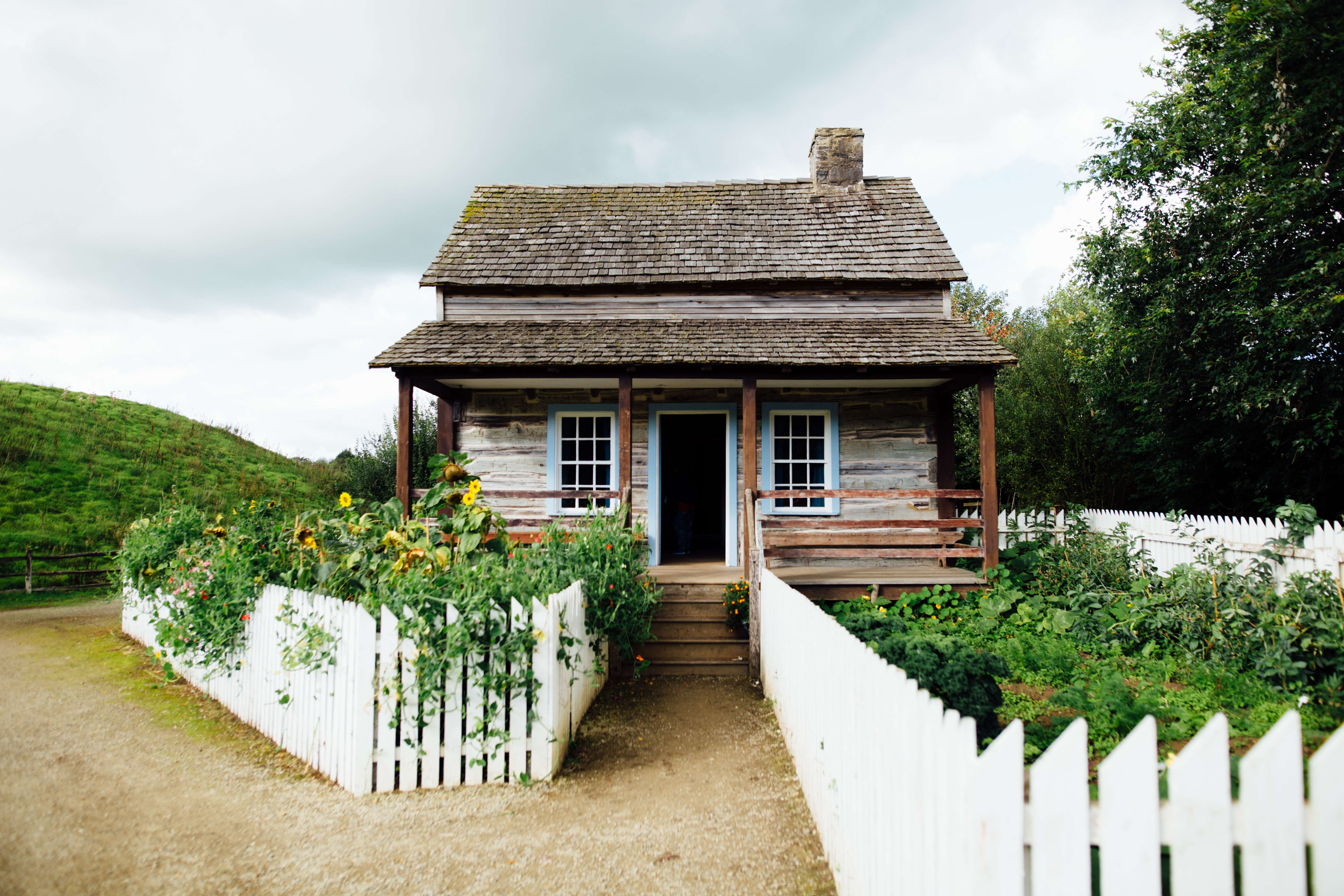 Tiny home with garden via https://www.pexels.com/@mike-stazio-1179532 