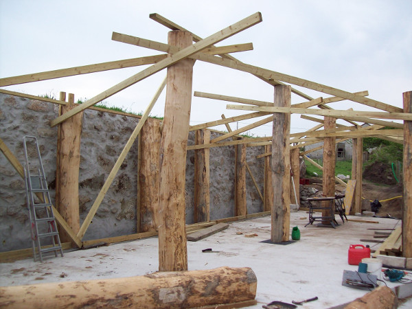 Putting up the main supporting poles - granite retaining wall at the back 