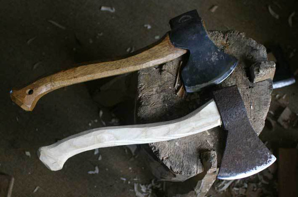 How to fit a new axe handle