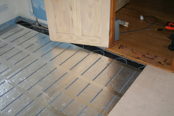 Installing underfloor elements