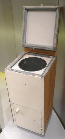 A 1920s German example of a fireless cooker using the retained heat cooking method