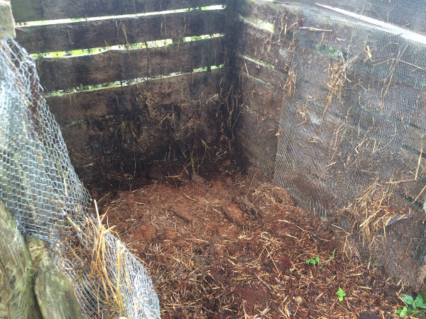 When there are six full containers, they are emptied into the compost bay.