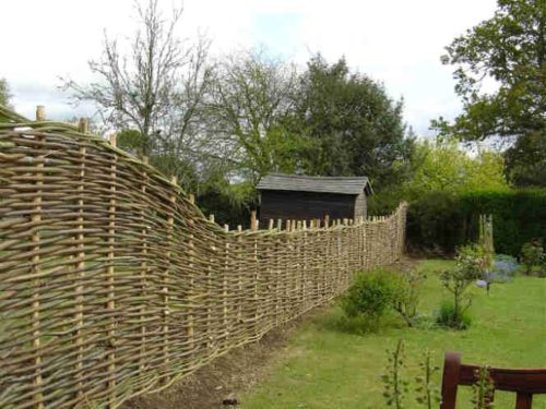 Continuous weave fencing
