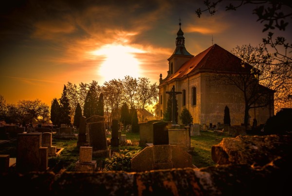 A churchyard with gravestones: sustainable funerals