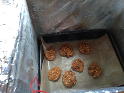 Oat cookies 'baked' in the solar slow cooker