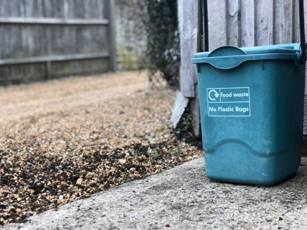 Composting bin by Patricia Valério on Unsplash