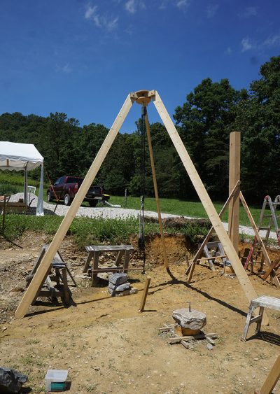 Simple tripod hoist with block and tackle